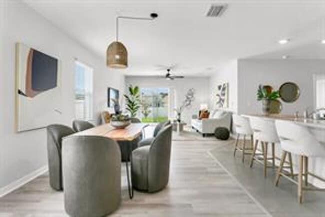 Foto del edificio - Beautiful 2 Story Home!!