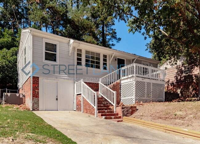 Building Photo - REDUCED! - HOLIDAY SPECIAL! SIGN A LEASE B...