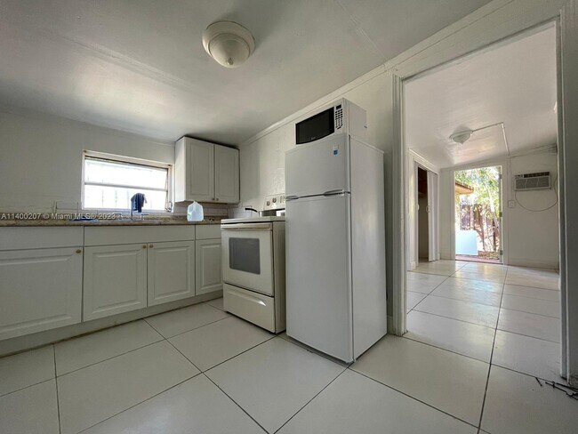 Foto del edificio - 633 NW 15th Ave