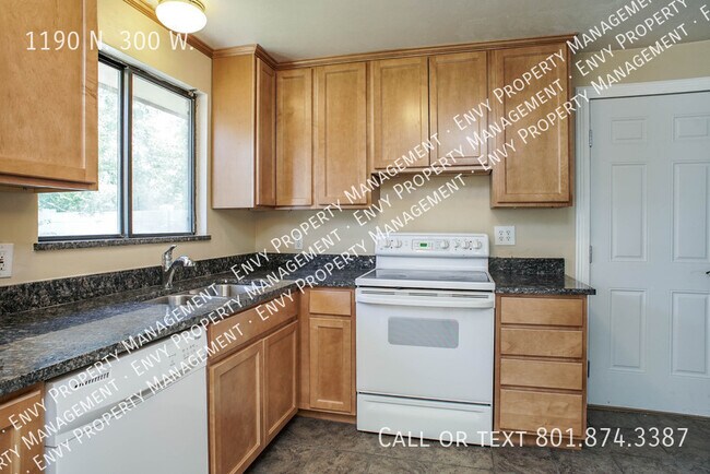 Foto del edificio - Enormous 5 Bed - 2.5 Bath Sunset Home! Ava...