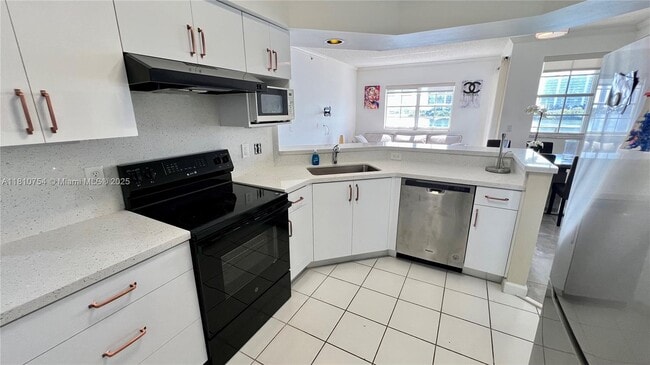 Foto del edificio - 3255 NE 184th St