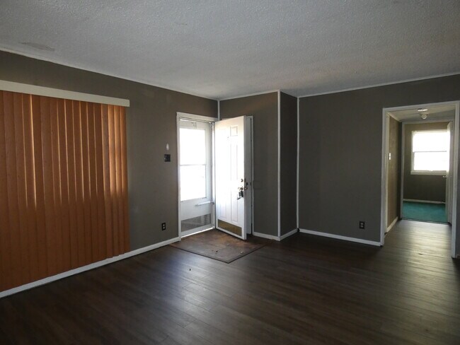 Building Photo - 1850 E Marmion St