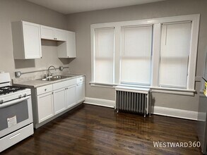 Building Photo - 4011 Elm St