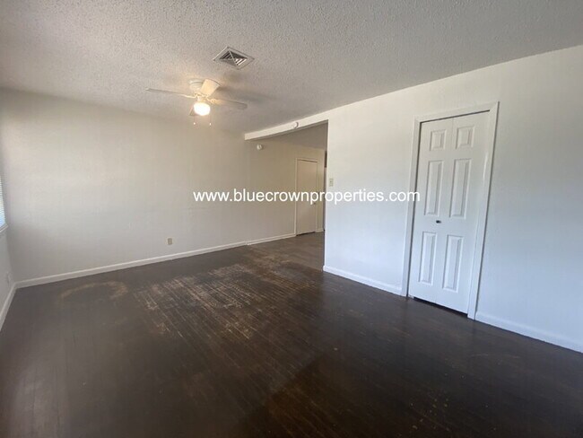 Foto del edificio - 1701 Longview St