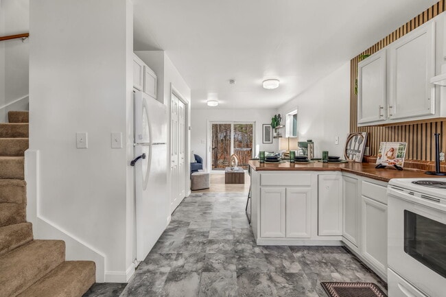 Building Photo - 114 Cove Rd