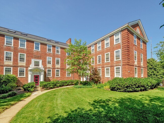 Sunny & Renovated 2BR 1BA in NW DC McLean Gardens Oasis! - Sunny & Renovated 2BR 1BA in NW DC McLean Gardens Oasis! Apartment