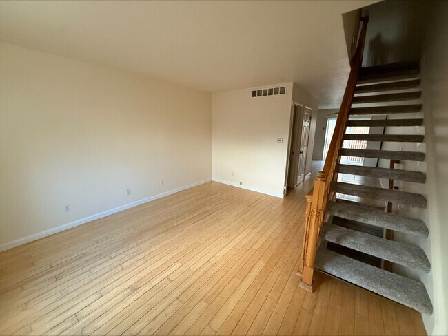 Building Photo - "Charming 2-Bed, 2.5-Bath Condo Retreat in Broomfield – Your Cozy 900 Sq Ft Haven Awaits!"