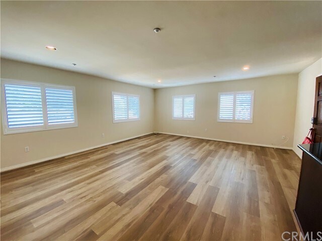 Building Photo - 2061 Mountain Ave
