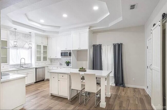 Foto del edificio - 4700 N Taylor Rd
