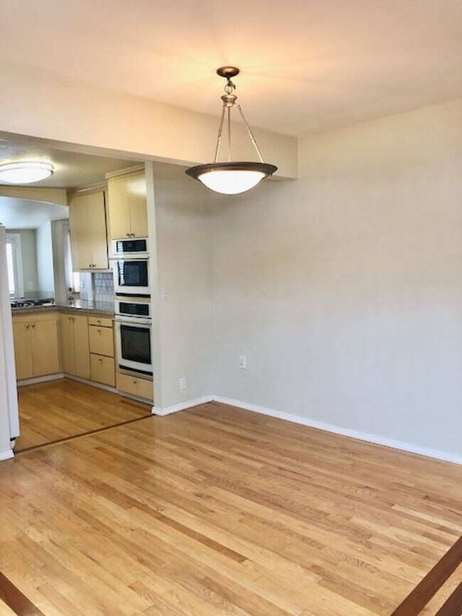 Building Photo - 3 Bedroom Single Family Home With Views!