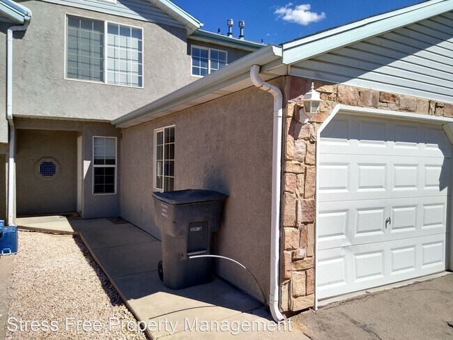 Foto del edificio - 3 br, 1.5 bath House - 334 South 400 East #11