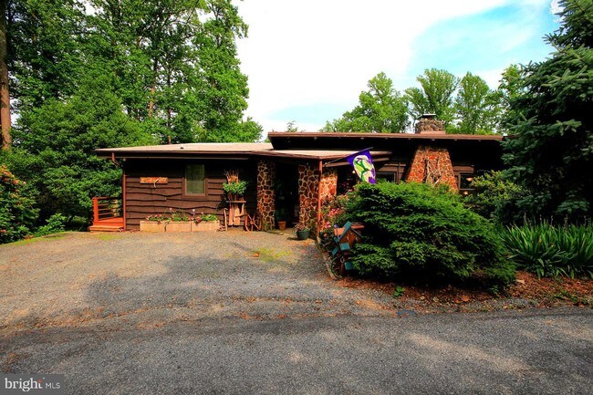 Building Photo - 2348 Acacia Rd