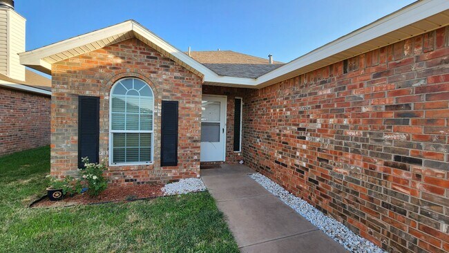 Building Photo - 3/2/2 FOR LEASE IN MONTEREY - FRENSHIP ISD