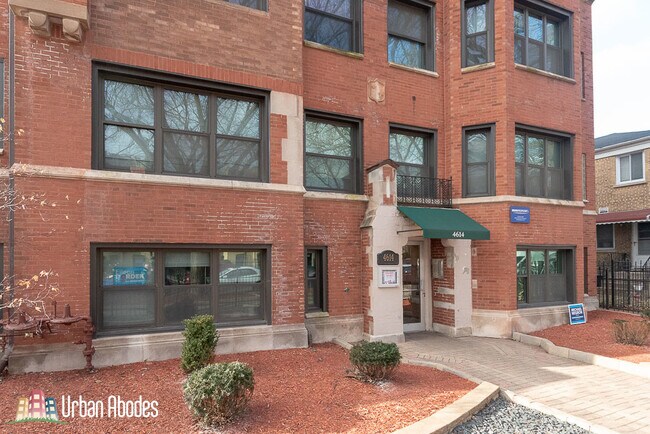 Foto del edificio - 4614 Paulina N St