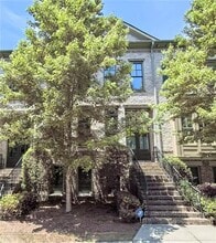 Building Photo - 811 Park Manor Dr