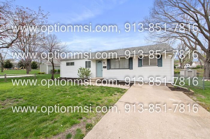 Foto principal - Ranch home available NOW!
