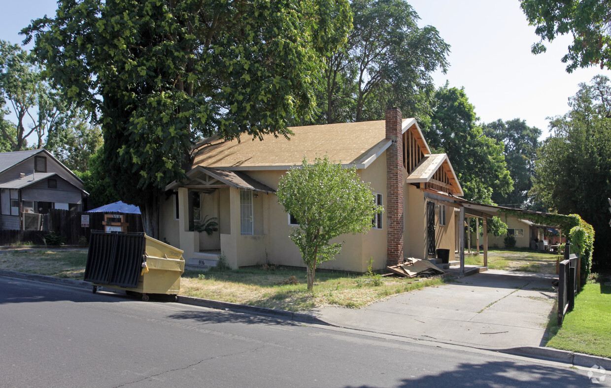 Building Photo - 316 Burney St