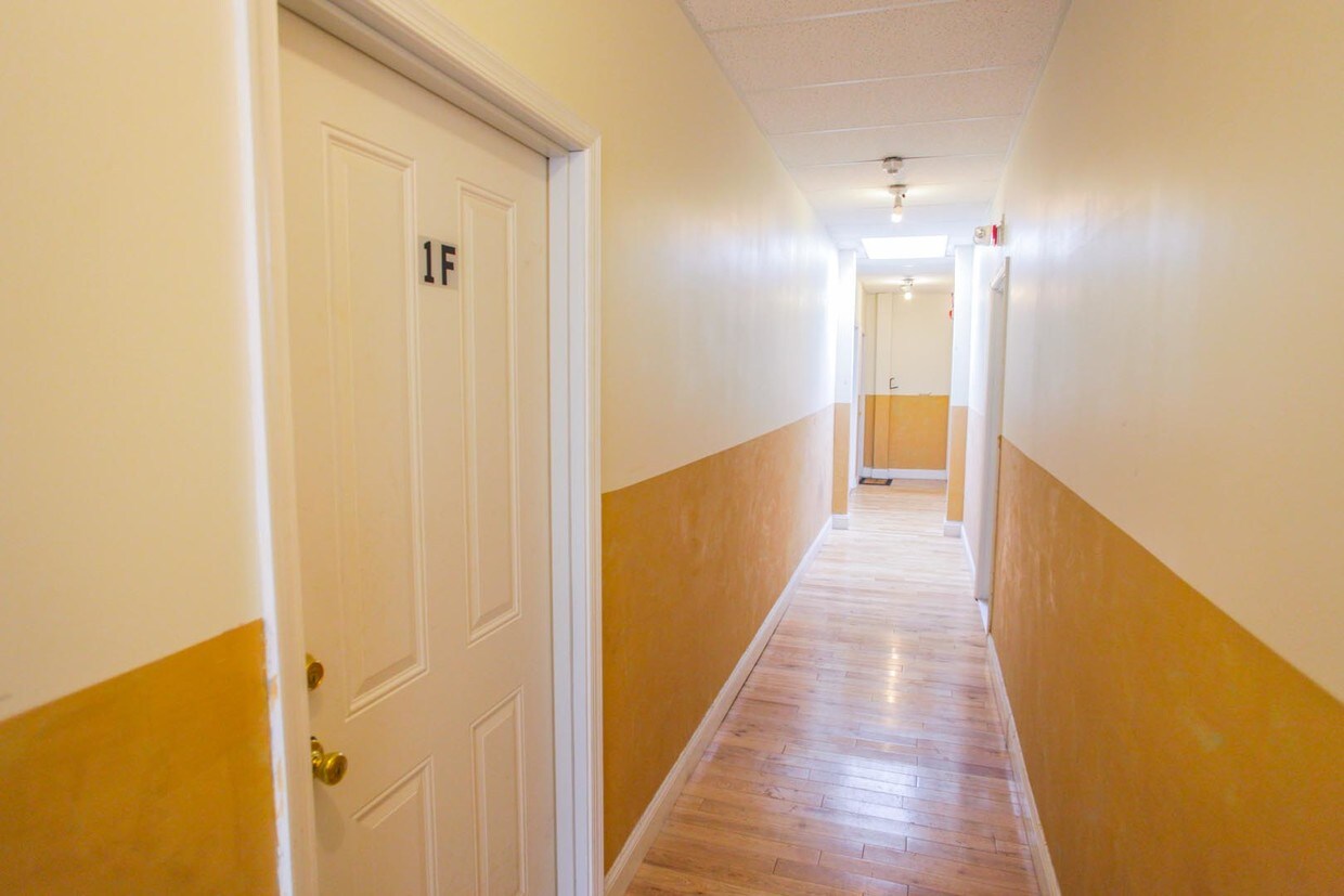 Building Photo - 130 S 45th St