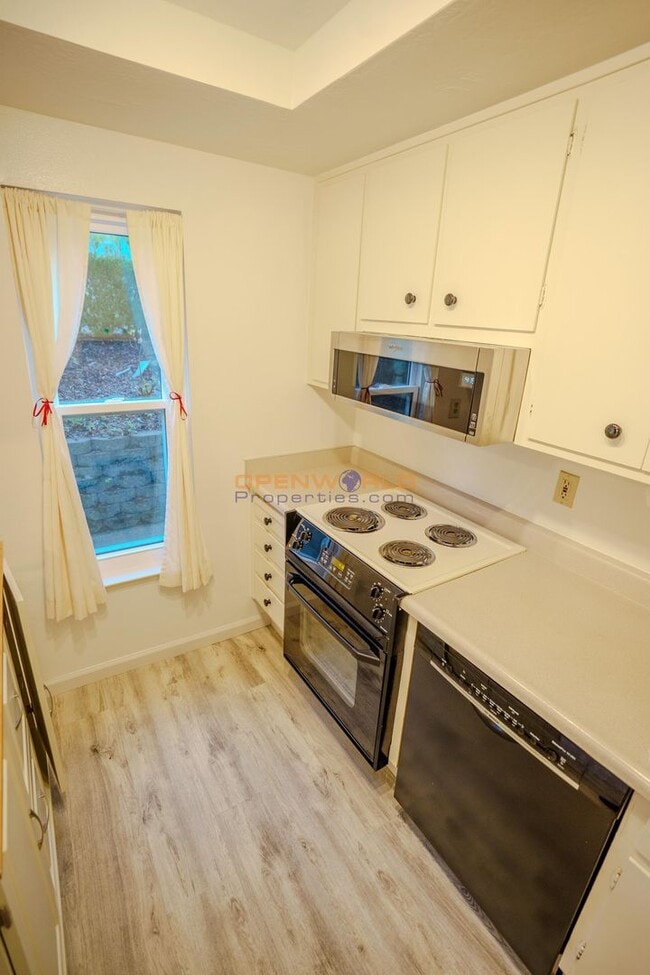 Foto del edificio - Rossmoor 55+ Living — One BR/One BA Del Monte Model (733 SF) — Peaceful, Updated, Sun-Filled Home