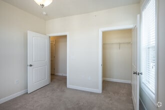 Bedroom / closet - Groves at Berry Creek