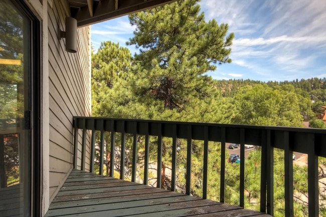 Building Photo - 27902 Meadow Dr