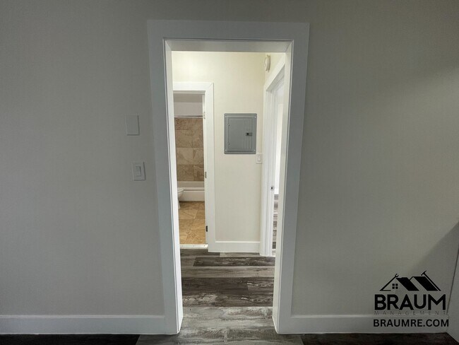 Foto del edificio - 5611 Fulcher Ave