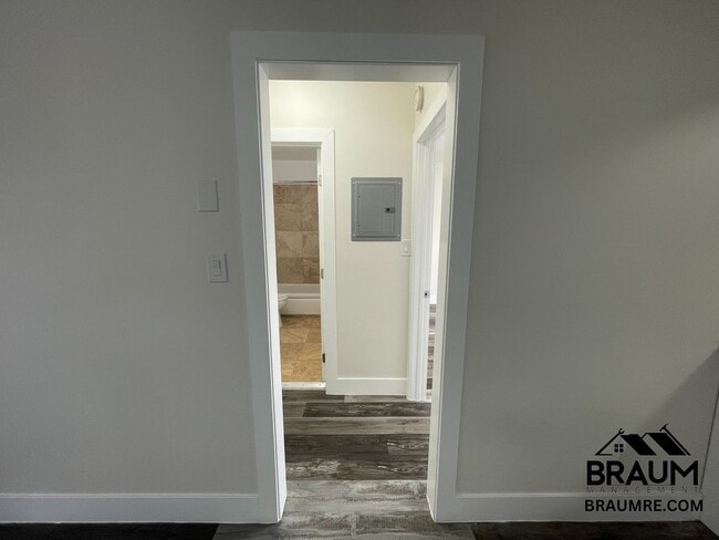 Building Photo - 5611 Fulcher Ave
