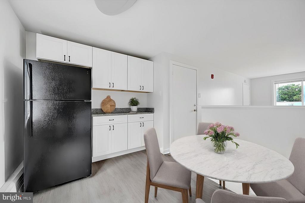 Foto del edificio - 8204 Grovers Ave