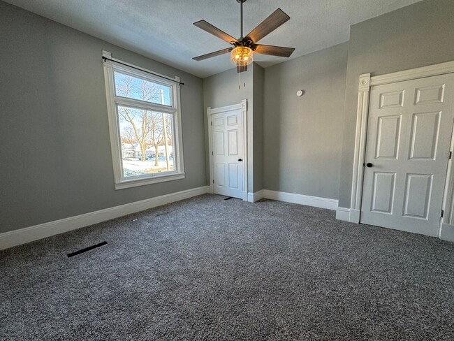 Foto del edificio - 3 bedroom 2 full bath home for rent Call T...