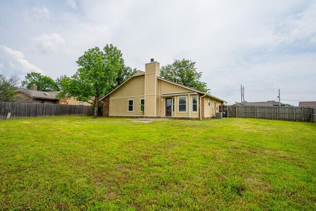 Foto del edificio - Charming 3-Bedroom, 2-Bath Home in Broken ...