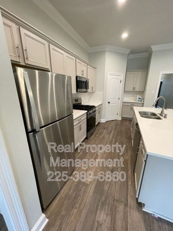 Building Photo - 6338 Lake Edge Dr