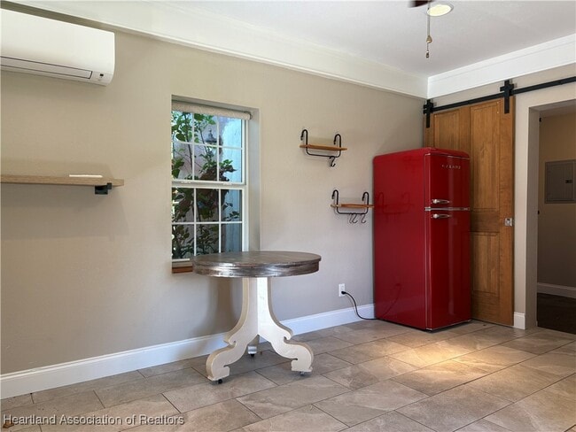 Foto del edificio - 2650 Lakeview Dr