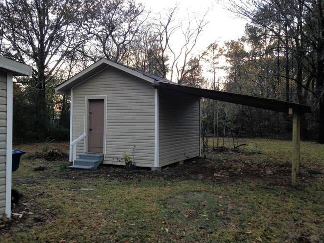 Building Photo - **CHARMING 2/1 BENTON HOME**