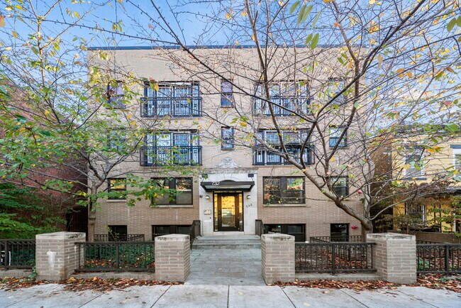 Foto del edificio - 732 Lamont St NW