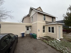 Building Photo - 159 Barrie Rd