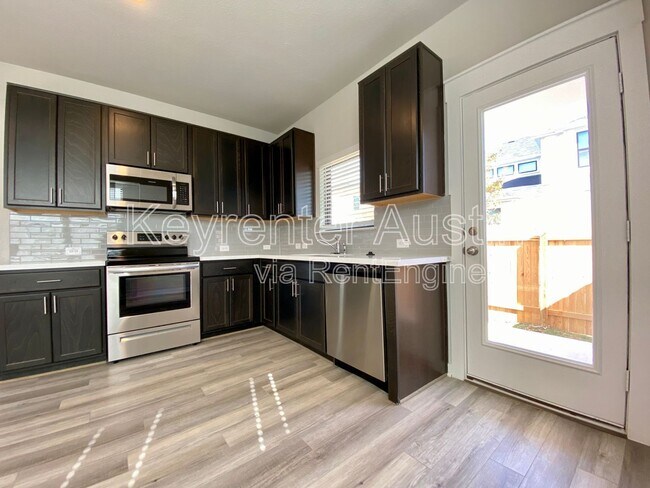 Foto del edificio - 520 Fieldwood Dr