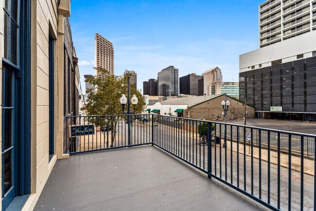 Building Photo - 310 S Rampart St