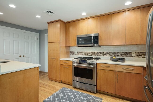 Building Photo - Two Bedroom Fitler Square Condo