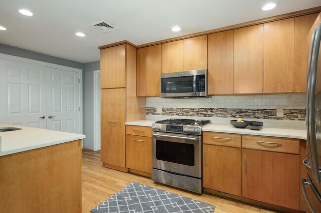 Foto del edificio - Two Bedroom Fitler Square Condo