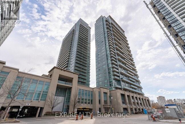 Building Photo - 165 Legion Rd N