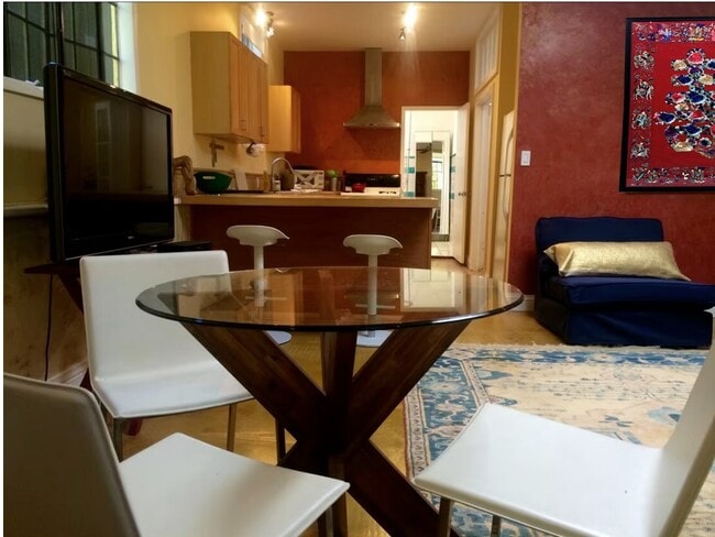 Foto del edificio - 2918 Ledgewood Drive