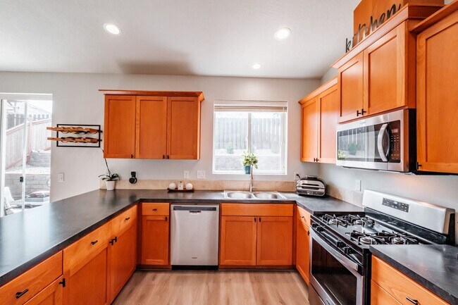 Building Photo - 2131