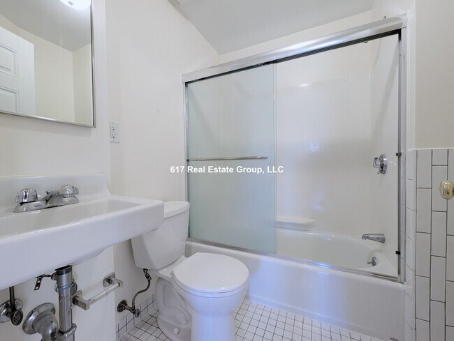 Building Photo - 881 Massachusetts Ave