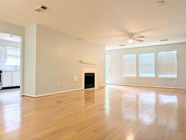 Foto del edificio - 4521 Stonebridge Dr