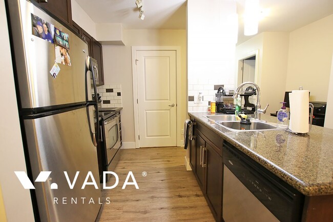Building Photo - Bordeaux Apartment For Rent 110-2468 Atkin...
