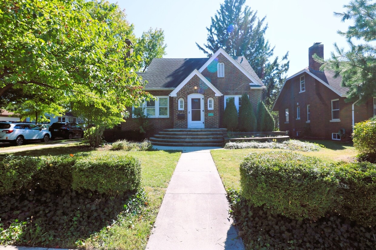 Primary Photo - 1507 E Oakland Ave