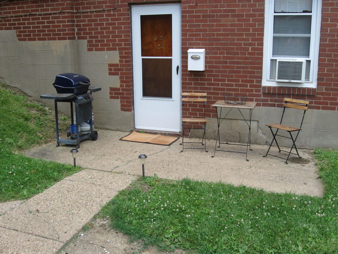 Primary Photo - 621 Southcrest Dr