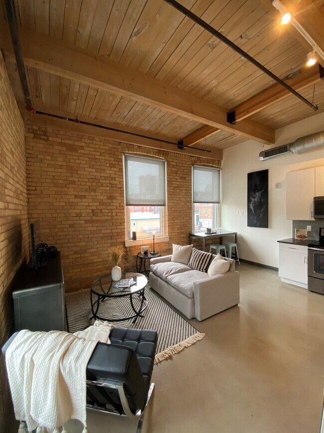 LOFTS - Brooks | 1 dormitorio - 700 Central Lofts and Flats