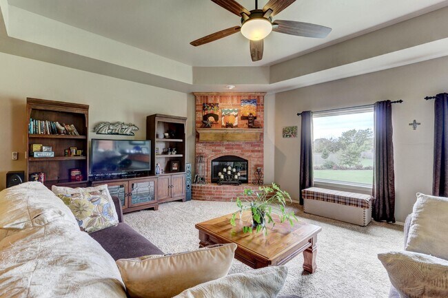 Foto del edificio - Host your own sports team in this backyard! Beautiful outdoor space and endless amenities!  Call ...