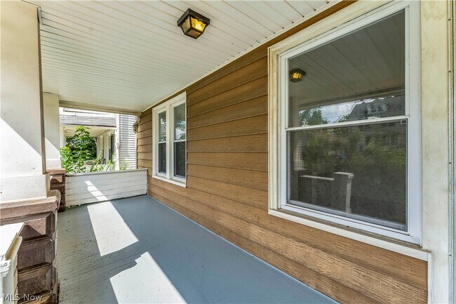 Foto del edificio - 8505 Jeffries Ave